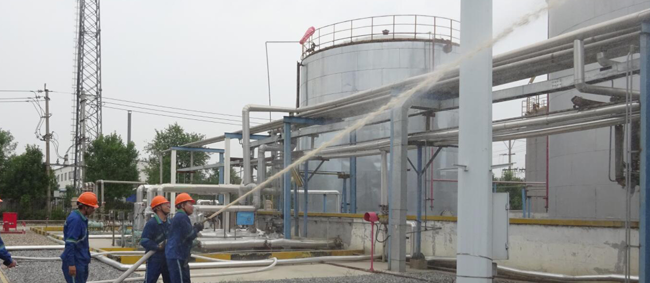 新源公司組織成品罐區(qū)物料泄漏火災(zāi)、爆炸事故專項應(yīng)急演練